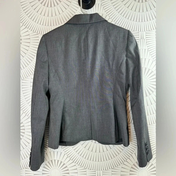 The Limited Women’s‎ NWT Gray Blazer Size 2 One Button Faux Pockets - Picture 4 of 6